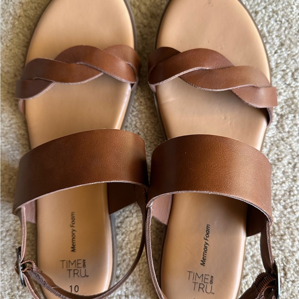 Time and Tru Women’s Twist Strap Sandals